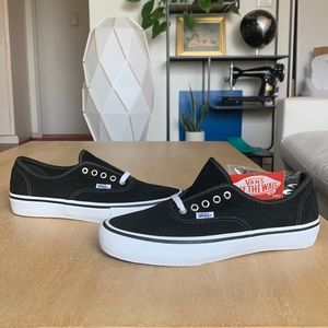 Vans Era Pro - M9.5 - Black Suede